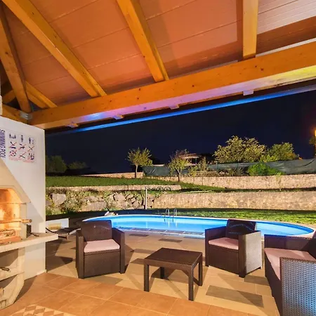 アパート Romantic Sky With Pool And Garden