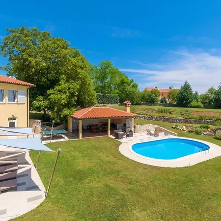 アパート Romantic Sky With Pool And Garden