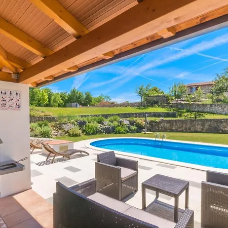 Romantic Sky With Pool And Garden アパート